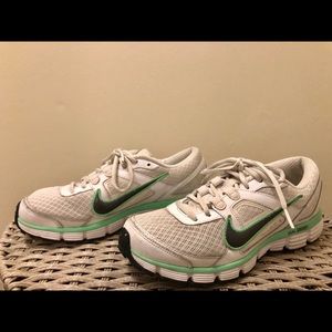 Nike Dual Fusion ST 3/$20- running shoes 8.5